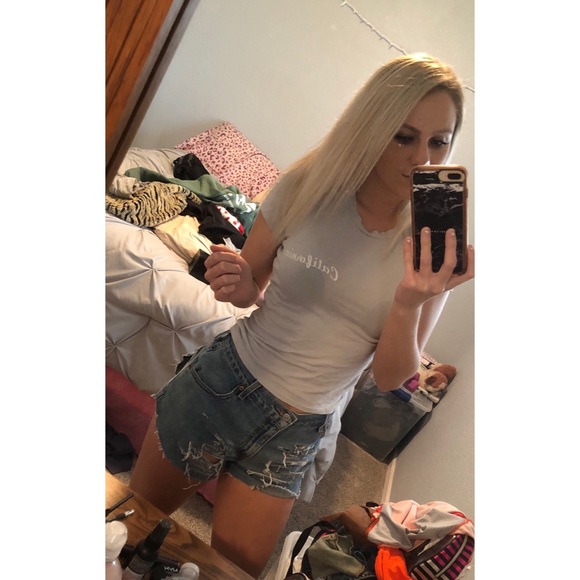 Levi Shorts - Picture 6 of 7